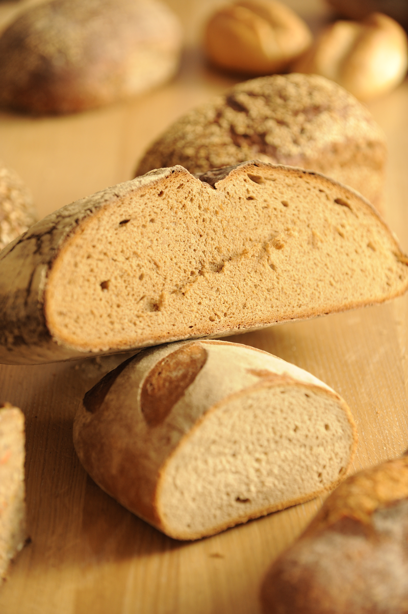 Verschiedene Brote und Brötchen in Nahaufnahme