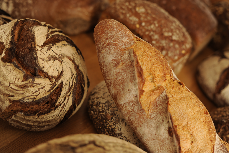 Verschiedene Brote und Brötchen in Nahaufnahme