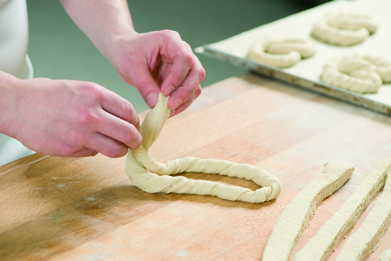 Formen von Teiglingen für Plunder