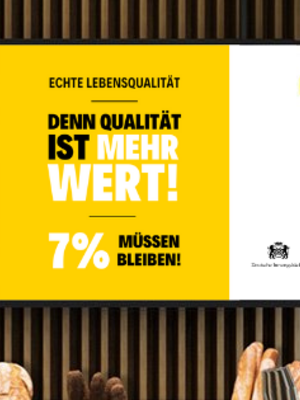 Eine Bäckerei mit einem Schild, auf dem "Denn Qualität ist mehr wert" steht.