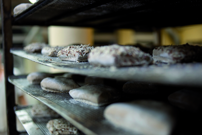 Backwaren auf Stikken noch ungebacken