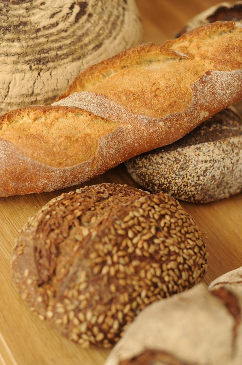 Verschiedene Brote und Brötchen in Nahaufnahme