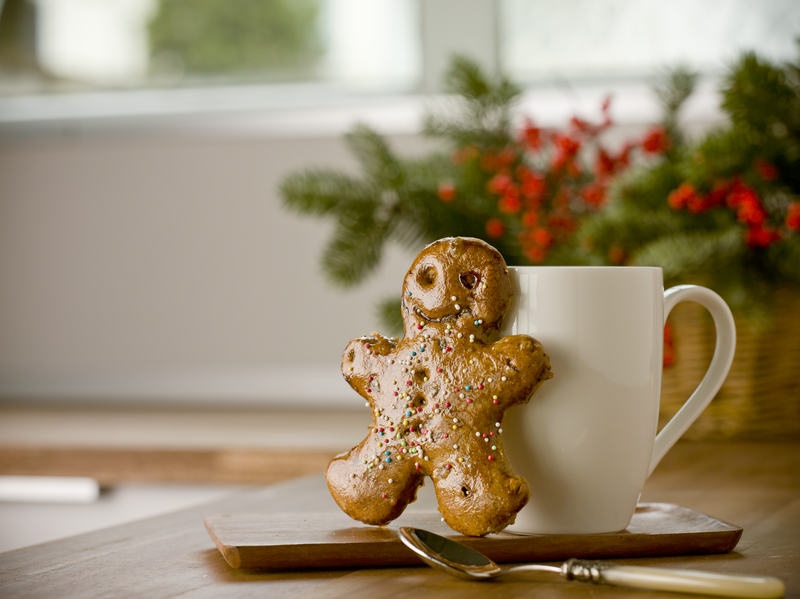 Lebkuchengebäck und ein heißes Getränk