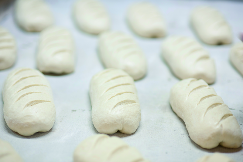 Baguette-Brötchen fertig zum Backen
