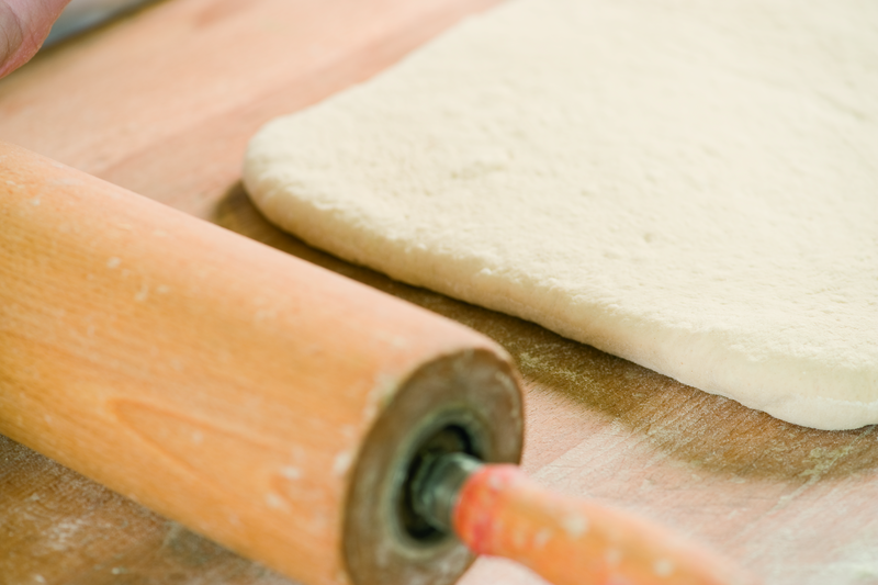 Rollholz und Teig