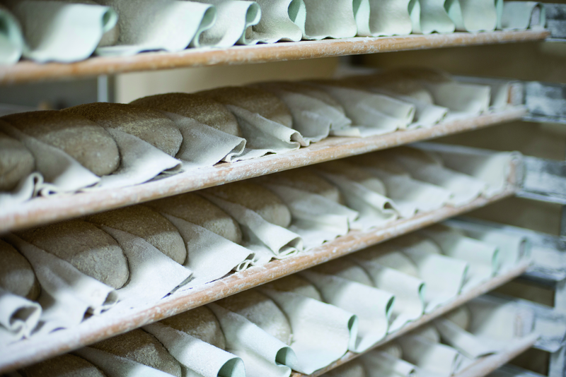 Teiglinge fertig zum Backen auf Stikken