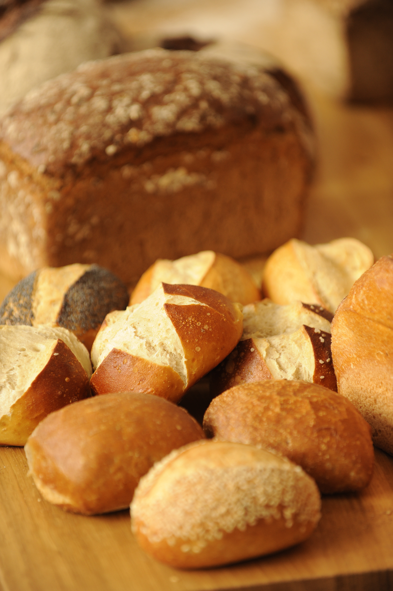 Verschiedene Brote und Brötchen in Nahaufnahme